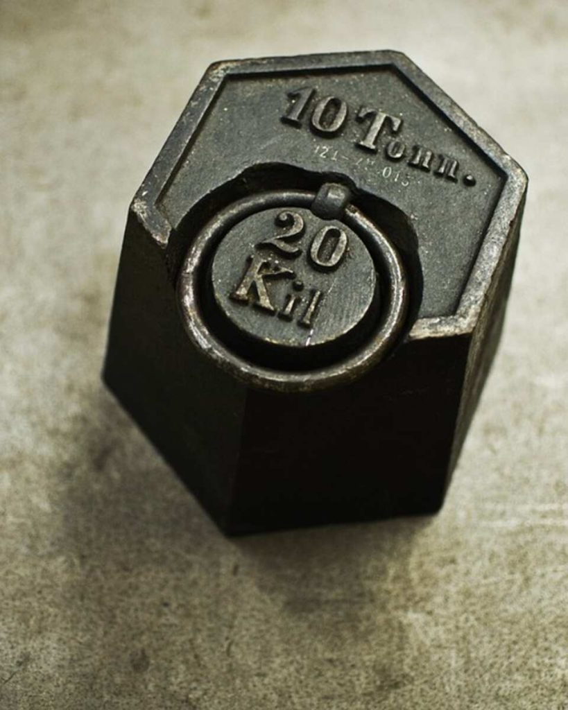 100g